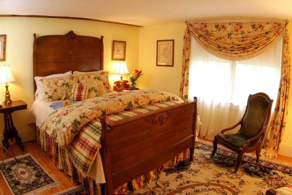 Colby Hill Inn Henniker Bagian luar foto